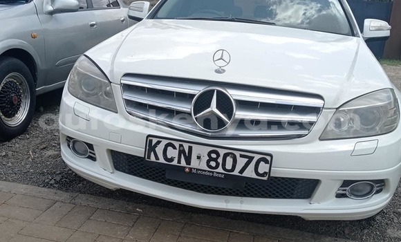 Nunua Ilio tumika Mercedes‒Benz C–Class Nyeupe Gari ndani ya Nairobi nchini Nairobi
