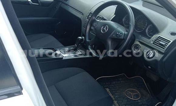 Oofamaa Mercedes‒Benz C–Class White Makiinaa iti Nairobi keessatti Nairobi keessatti Oofamaa Mercedes‒Benz C–Class White Makiinaa iti Nairobi keessatti Nairobi keessatti