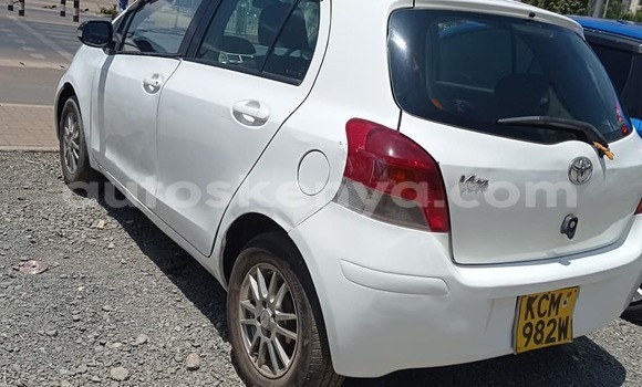 Oofamaa Toyota Vitz White Makiinaa iti Nairobi keessatti Nairobi keessatti Oofamaa Toyota Vitz White Makiinaa iti Nairobi keessatti Nairobi keessatti