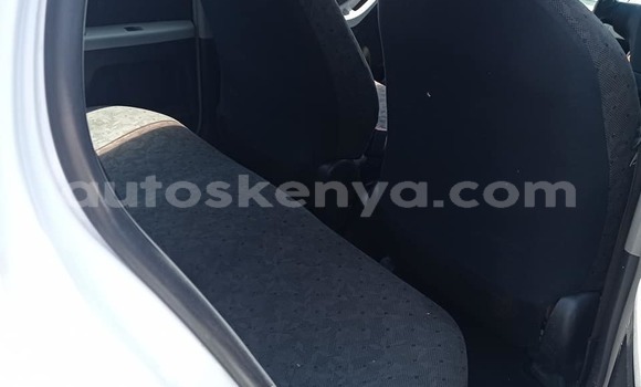 Oofamaa Toyota Vitz White Makiinaa iti Nairobi keessatti Nairobi keessatti Oofamaa Toyota Vitz White Makiinaa iti Nairobi keessatti Nairobi keessatti