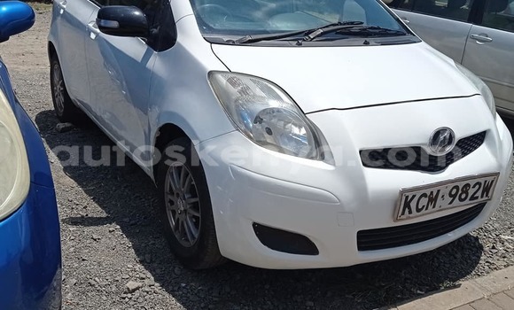 Oofamaa Toyota Vitz White Makiinaa iti Nairobi keessatti Nairobi keessatti Oofamaa Toyota Vitz White Makiinaa iti Nairobi keessatti Nairobi keessatti