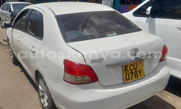 Oofamaa Toyota Belta White Makiinaa iti Nairobi keessatti Nairobi keessatti