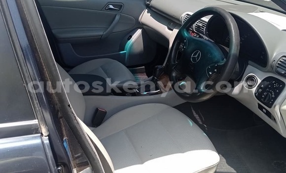 Oofamaa Mercedes‒Benz C–Class Blue Makiinaa iti Nairobi keessatti Nairobi keessatti Oofamaa Mercedes‒Benz C–Class Blue Makiinaa iti Nairobi keessatti Nairobi keessatti