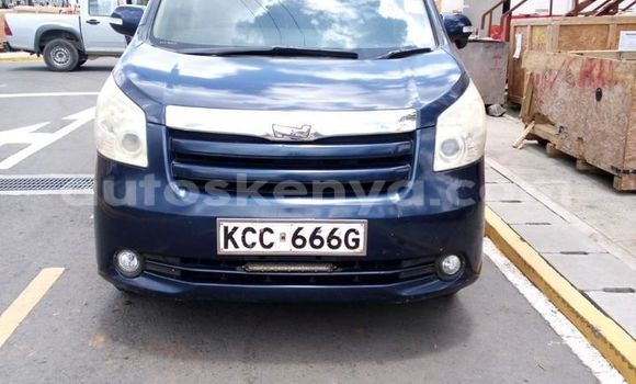 Oofamaa Toyota Noah Blue Makiinaa iti Nairobi keessatti Nairobi keessatti