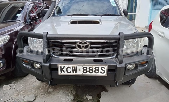 Nunua Ilio tumika Toyota Hilux Fedha Gari ndani ya Mombasa nchini Kenya ya Pwani Nunua Ilio tumika Toyota Hilux Fedha Gari ndani ya Mombasa nchini Kenya ya Pwani