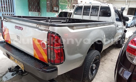Nunua Ilio tumika Toyota Hilux Fedha Gari ndani ya Mombasa nchini Kenya ya Pwani Nunua Ilio tumika Toyota Hilux Fedha Gari ndani ya Mombasa nchini Kenya ya Pwani