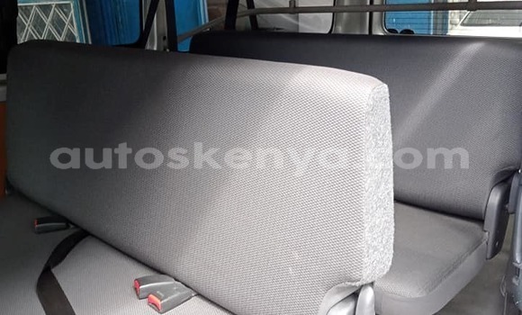 Nunua Ilio tumika Toyota Hiace Fedha Gari ndani ya Mombasa nchini Kenya ya Pwani Nunua Ilio tumika Toyota Hiace Fedha Gari ndani ya Mombasa nchini Kenya ya Pwani