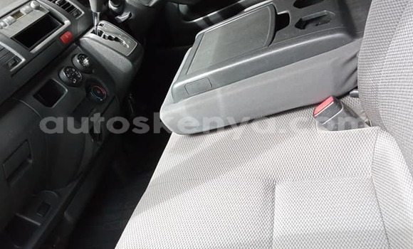 Nunua Ilio tumika Toyota Hiace Fedha Gari ndani ya Mombasa nchini Kenya ya Pwani Nunua Ilio tumika Toyota Hiace Fedha Gari ndani ya Mombasa nchini Kenya ya Pwani