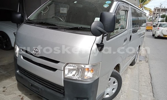 Nunua Ilio tumika Toyota Hiace Fedha Gari ndani ya Mombasa nchini Kenya ya Pwani Nunua Ilio tumika Toyota Hiace Fedha Gari ndani ya Mombasa nchini Kenya ya Pwani