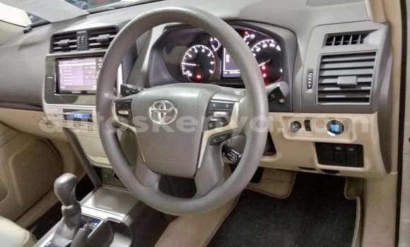 Nunua Ilio tumika Toyota Land Cruiser Prado Nyeupe Gari ndani ya Mombasa nchini Kenya ya Pwani Nunua Ilio tumika Toyota Land Cruiser Prado Nyeupe Gari ndani ya Mombasa nchini Kenya ya Pwani