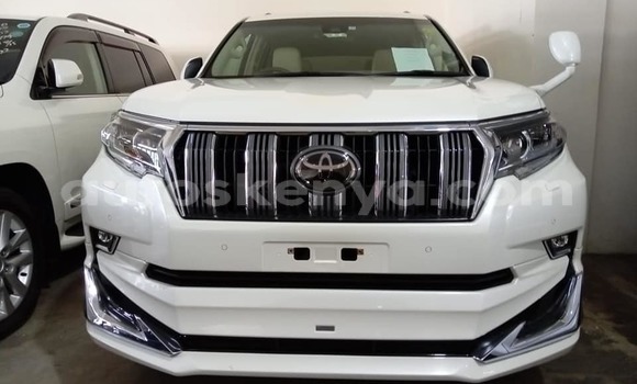 Nunua Ilio tumika Toyota Land Cruiser Prado Nyeupe Gari ndani ya Mombasa nchini Kenya ya Pwani Nunua Ilio tumika Toyota Land Cruiser Prado Nyeupe Gari ndani ya Mombasa nchini Kenya ya Pwani