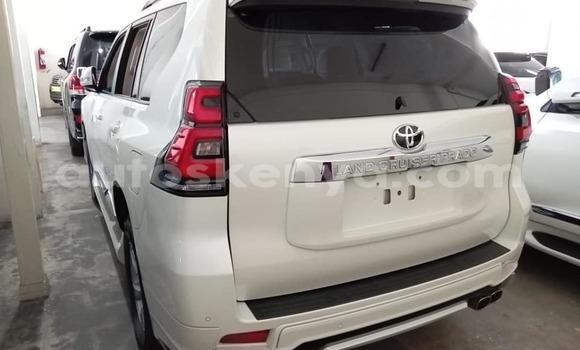 Nunua Ilio tumika Toyota Land Cruiser Prado Nyeupe Gari ndani ya Mombasa nchini Kenya ya Pwani Nunua Ilio tumika Toyota Land Cruiser Prado Nyeupe Gari ndani ya Mombasa nchini Kenya ya Pwani
