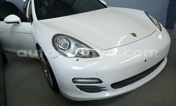 Nunua Ilio tumika Porsche Panamera Nyeupe Gari ndani ya Mombasa nchini Kenya ya Pwani Nunua Ilio tumika Porsche Panamera Nyeupe Gari ndani ya Mombasa nchini Kenya ya Pwani