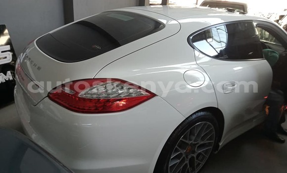 Nunua Ilio tumika Porsche Panamera Nyeupe Gari ndani ya Mombasa nchini Kenya ya Pwani Nunua Ilio tumika Porsche Panamera Nyeupe Gari ndani ya Mombasa nchini Kenya ya Pwani