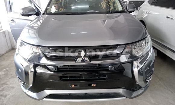Nunua Ilio tumika Mitsubishi Outlander Fedha Gari ndani ya Mombasa nchini Kenya ya Pwani