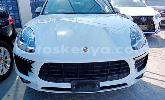 Oofamaa Porsche Macan White Makiinaa iti Mombasa keessatti Coastal Kenya keessatti