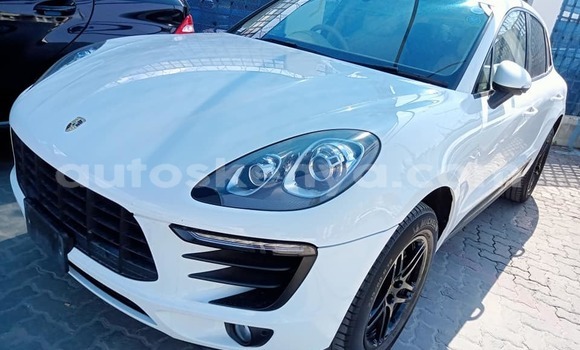 Nunua Ilio tumika Porsche Macan Nyeupe Gari ndani ya Mombasa nchini Kenya ya Pwani Nunua Ilio tumika Porsche Macan Nyeupe Gari ndani ya Mombasa nchini Kenya ya Pwani