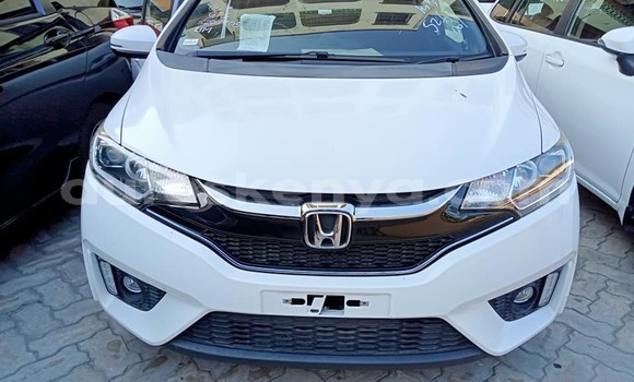 Nunua Ilio tumika Honda Fit Nyeupe Gari ndani ya Mombasa nchini Kenya ya Pwani