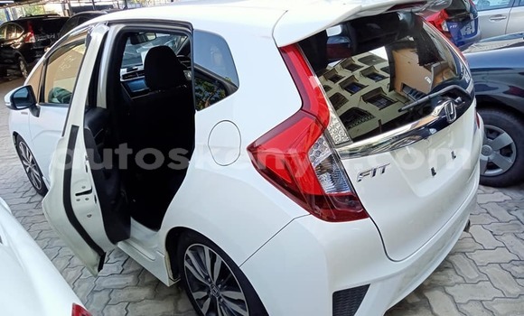 Nunua Ilio tumika Honda Fit Nyeupe Gari ndani ya Mombasa nchini Kenya ya Pwani Nunua Ilio tumika Honda Fit Nyeupe Gari ndani ya Mombasa nchini Kenya ya Pwani