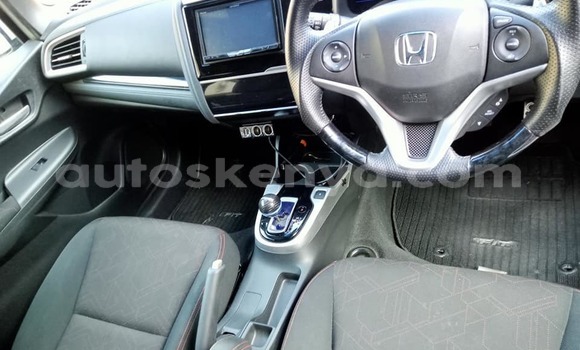 Nunua Ilio tumika Honda Fit Nyeupe Gari ndani ya Mombasa nchini Kenya ya Pwani Nunua Ilio tumika Honda Fit Nyeupe Gari ndani ya Mombasa nchini Kenya ya Pwani