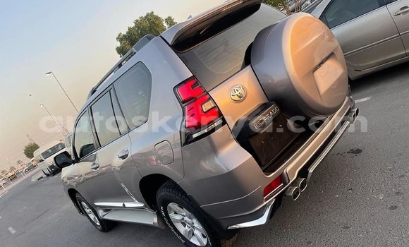 Nunua Ilio tumika Toyota Land Cruiser Prado Fedha Gari ndani ya Mombasa nchini Kenya ya Pwani Nunua Ilio tumika Toyota Land Cruiser Prado Fedha Gari ndani ya Mombasa nchini Kenya ya Pwani