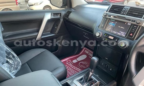 Nunua Ilio tumika Toyota Land Cruiser Prado Fedha Gari ndani ya Mombasa nchini Kenya ya Pwani Nunua Ilio tumika Toyota Land Cruiser Prado Fedha Gari ndani ya Mombasa nchini Kenya ya Pwani