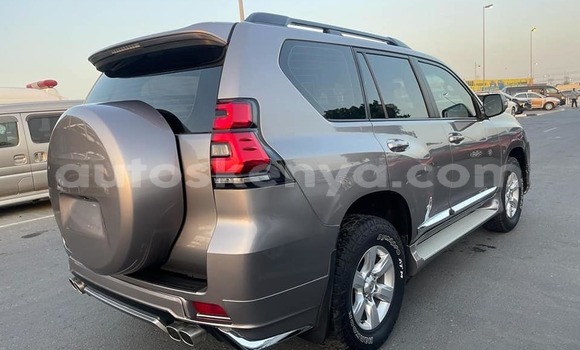 Nunua Ilio tumika Toyota Land Cruiser Prado Fedha Gari ndani ya Mombasa nchini Kenya ya Pwani Nunua Ilio tumika Toyota Land Cruiser Prado Fedha Gari ndani ya Mombasa nchini Kenya ya Pwani