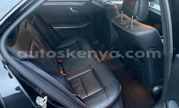 Nunua Ilio tumika Mercedes‒Benz E–Class Nyeusi Gari ndani ya Mombasa nchini Kenya ya Pwani Nunua Ilio tumika Mercedes‒Benz E–Class Nyeusi Gari ndani ya Mombasa nchini Kenya ya Pwani