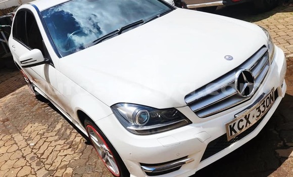 Nunua Ilio tumika Mercedes‒Benz C–Class Nyeupe Gari ndani ya Nairobi nchini Nairobi