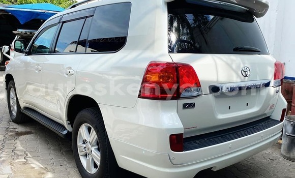 Nunua Ilio tumika Toyota Land Cruiser Nyeupe Gari ndani ya Mombasa nchini Kenya ya Pwani Nunua Ilio tumika Toyota Land Cruiser Nyeupe Gari ndani ya Mombasa nchini Kenya ya Pwani