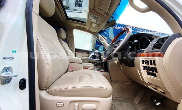 Nunua Ilio tumika Toyota Land Cruiser Nyeupe Gari ndani ya Mombasa nchini Kenya ya Pwani Nunua Ilio tumika Toyota Land Cruiser Nyeupe Gari ndani ya Mombasa nchini Kenya ya Pwani