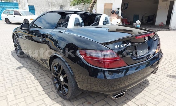 Nunua Ilio tumika Mercedes‒Benz SLK–Class Nyeusi Gari ndani ya Mombasa nchini Kenya ya Pwani Nunua Ilio tumika Mercedes‒Benz SLK–Class Nyeusi Gari ndani ya Mombasa nchini Kenya ya Pwani