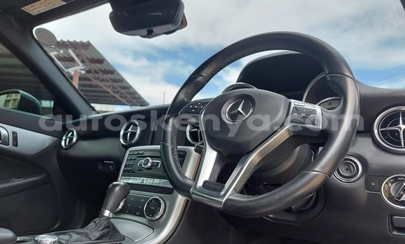 Nunua Ilio tumika Mercedes‒Benz SLK–Class Nyeusi Gari ndani ya Mombasa nchini Kenya ya Pwani Nunua Ilio tumika Mercedes‒Benz SLK–Class Nyeusi Gari ndani ya Mombasa nchini Kenya ya Pwani