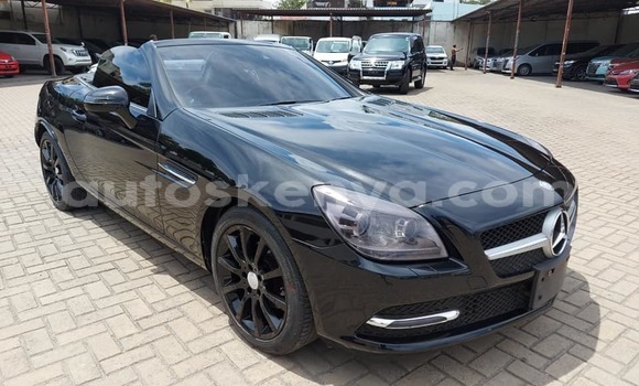 Nunua Ilio tumika Mercedes‒Benz SLK–Class Nyeusi Gari ndani ya Mombasa nchini Kenya ya Pwani Nunua Ilio tumika Mercedes‒Benz SLK–Class Nyeusi Gari ndani ya Mombasa nchini Kenya ya Pwani
