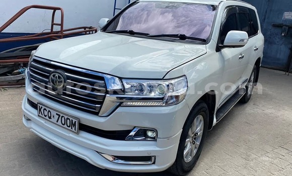 Nunua Ilio tumika Toyota Land Cruiser Nyeupe Gari ndani ya Mombasa nchini Kenya ya Pwani