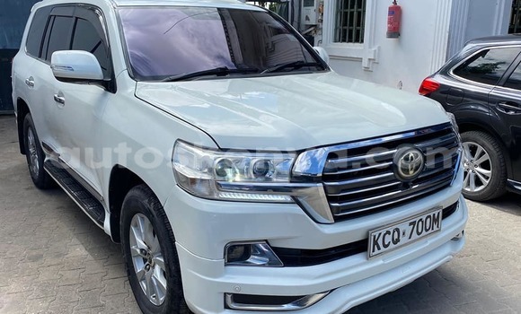 Nunua Ilio tumika Toyota Land Cruiser Nyeupe Gari ndani ya Mombasa nchini Kenya ya Pwani Nunua Ilio tumika Toyota Land Cruiser Nyeupe Gari ndani ya Mombasa nchini Kenya ya Pwani