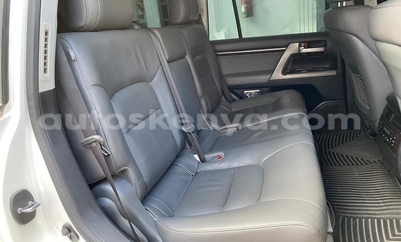 Nunua Ilio tumika Toyota Land Cruiser Nyeupe Gari ndani ya Mombasa nchini Kenya ya Pwani Nunua Ilio tumika Toyota Land Cruiser Nyeupe Gari ndani ya Mombasa nchini Kenya ya Pwani