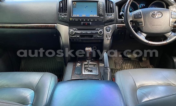 Nunua Ilio tumika Toyota Land Cruiser Nyeupe Gari ndani ya Mombasa nchini Kenya ya Pwani Nunua Ilio tumika Toyota Land Cruiser Nyeupe Gari ndani ya Mombasa nchini Kenya ya Pwani