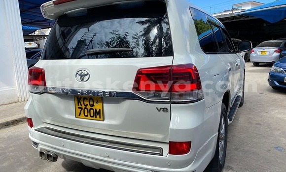 Nunua Ilio tumika Toyota Land Cruiser Nyeupe Gari ndani ya Mombasa nchini Kenya ya Pwani Nunua Ilio tumika Toyota Land Cruiser Nyeupe Gari ndani ya Mombasa nchini Kenya ya Pwani
