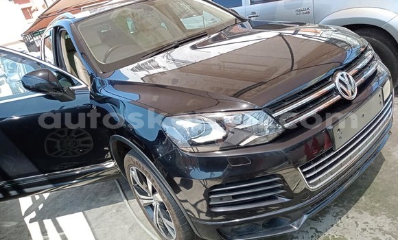 Oofamaa Volkswagen Touareg White Makiinaa iti Mombasa keessatti Coastal Kenya keessatti