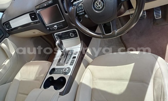 Nunua Ilio tumika Volkswagen Touareg Nyeupe Gari ndani ya Mombasa nchini Kenya ya Pwani Nunua Ilio tumika Volkswagen Touareg Nyeupe Gari ndani ya Mombasa nchini Kenya ya Pwani