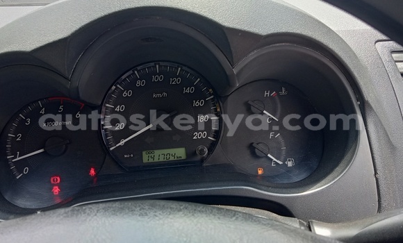 Nunua Ilio tumika Toyota Hilux Nyeupe Gari ndani ya Nairobi nchini Nairobi