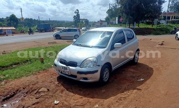 Nunua Ilio tumika Toyota Vitz Fedha Gari ndani ya Embu nchini Mashariki ya Kenya