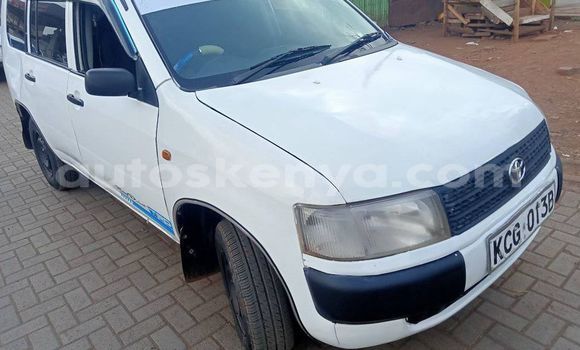 Oofamaa Toyota Probox White Makiinaa iti Nyeri keessatti Central Kenya keessatti