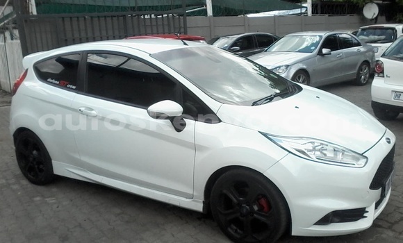 Oofamaa Ford Fiesta ST White Makiinaa iti Homa Bay keessatti Nyanza keessatti