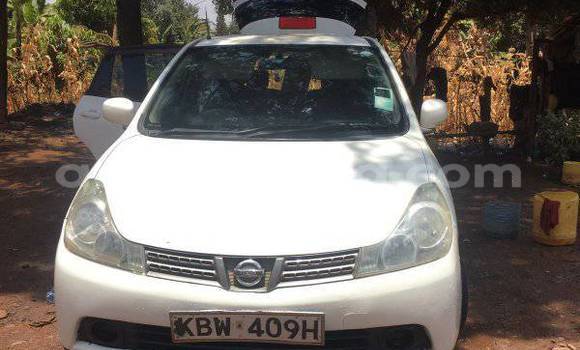 Oofamaa Nissan Wingroad White Makiinaa iti Nyeri keessatti Central Kenya keessatti