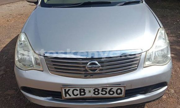 Oofamaa Nissan Bluebird Silver Makiinaa iti Nyeri keessatti Central Kenya keessatti