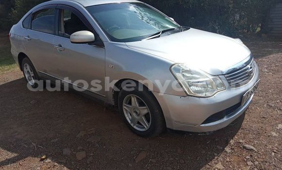 Oofamaa Nissan Bluebird Silver Makiinaa iti Nyeri keessatti Central Kenya keessatti Oofamaa Nissan Bluebird Silver Makiinaa iti Nyeri keessatti Central Kenya keessatti