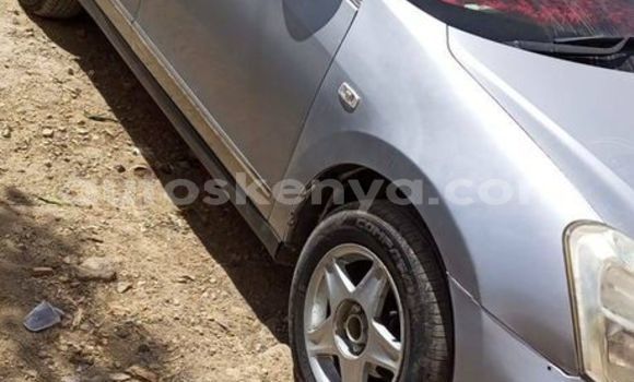 Oofamaa Nissan Bluebird Silver Makiinaa iti Nyeri keessatti Central Kenya keessatti