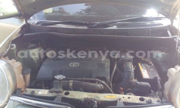 Buy Used Toyota Sienta Green Car in Nyeri in Central Kenya Buy Used Toyota Sienta Green Car in Nyeri in Central Kenya